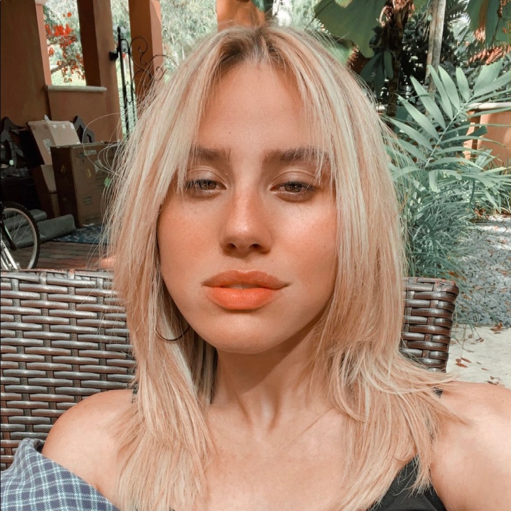 Meet your Posher, Camila